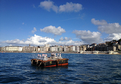 Su artifizialentzako itsas plataforma