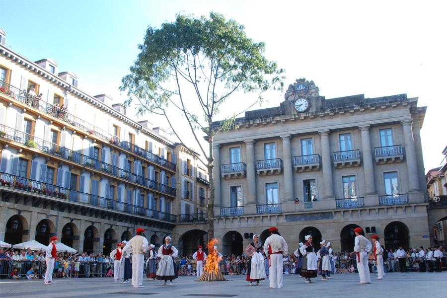 'Esku Dantza de autoridades'