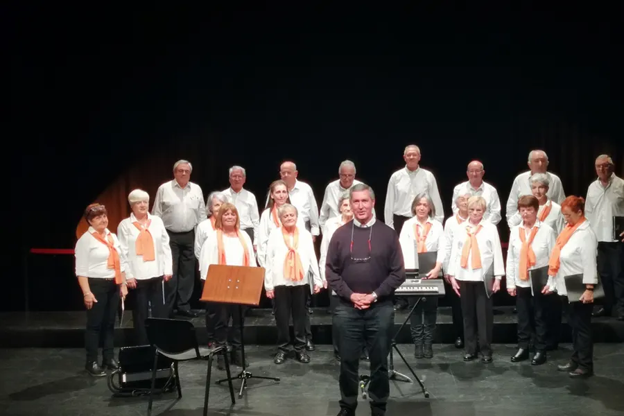 'Adinduen abesbatza topaketa'