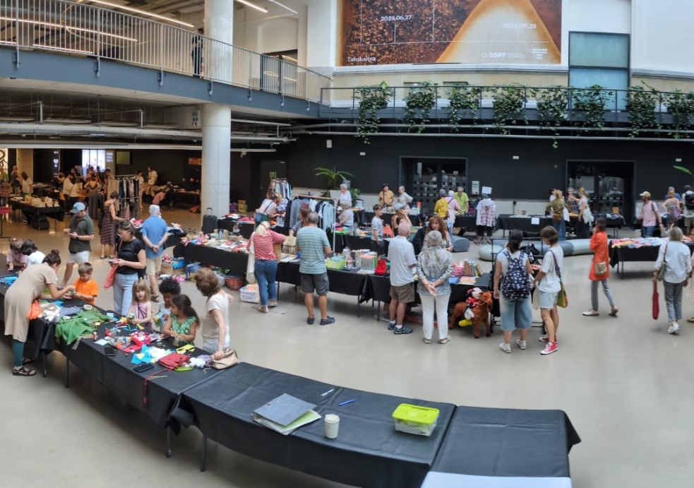 Foto: Mercado especial navideño de Donostiatruk, el 20 de diciembre en Tabakalera