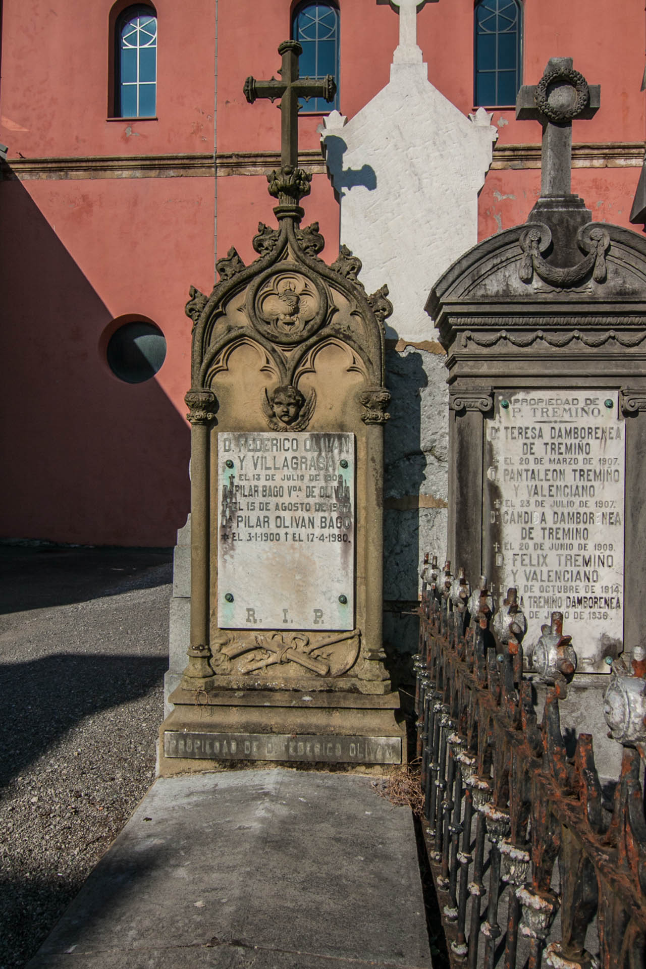 Oliván panteoia