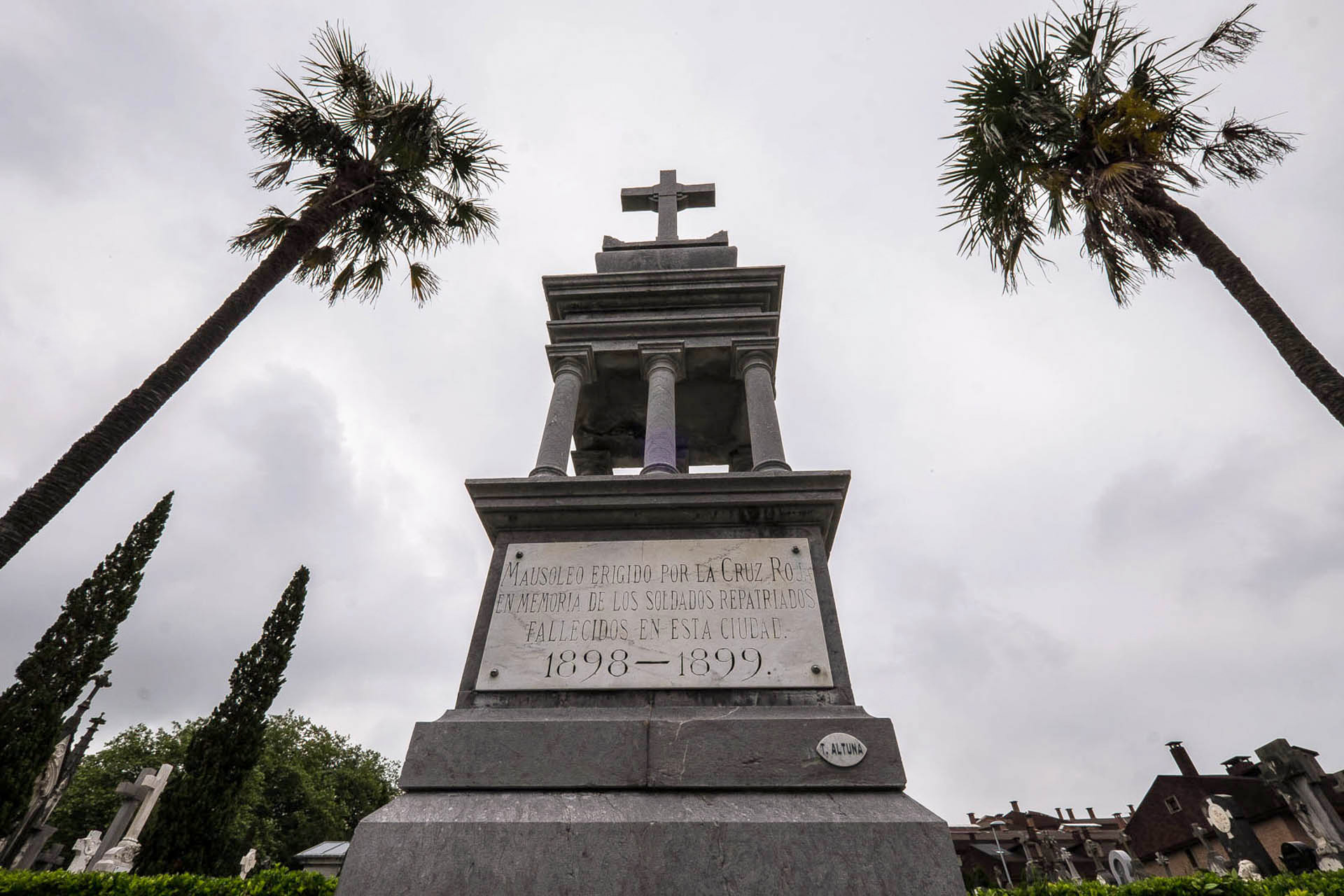  Gurutze Gorriaren monumentua
