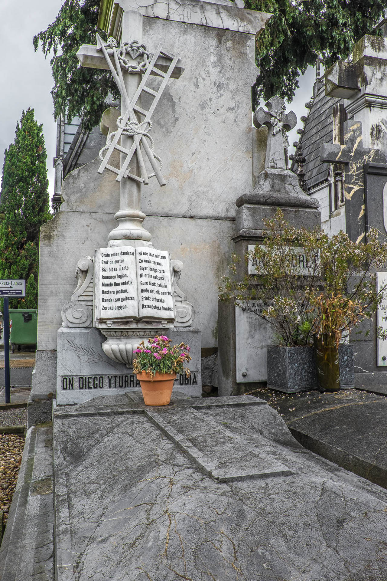 Yturralde panteoia
