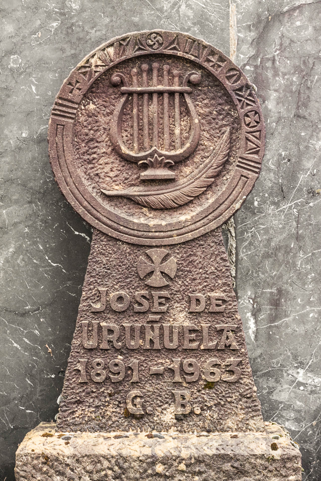 Euskal disko-formako estela – Uruñuela panteoia