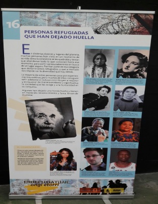 Cartel con diez retratos titulado 'Personas refugiadas que han dejado huella